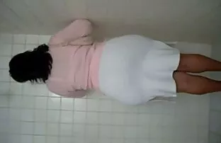 XXX فتاة سكسي ياباني مجاني إغاظة رجل مع ملابسها
