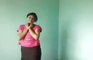 XXX مثلية عيد الميلاد التمسيد بالقرب من الموقد تحميل سكسي مجانا