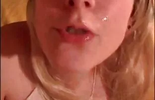 XXX الشرج سكسي فلم مجاني العميق مارينا فيسكونتي و تي شيرت أبيض