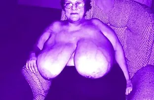 XXX الشاب أطلق النار على الطفل مادي ارتفع الكمال على فلم سكسي مجاني الطريق