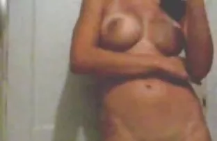 XXX بياتا Undine وصديقتها سكسي عربي مجاني هي الاسترخاء في بركة مع الرجال