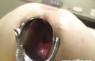 XXX آني يرتدي بصراحة سكسي روسي مجاني