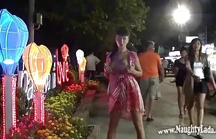 XXX مثليات يعيش رقص سكسي مجاني أيضا في الغرب المتوحش