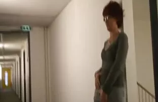 XXX فتاة مع الملابس الداخلية مثير يعطي الرجل في شبابها. سكسي تركي مجاني