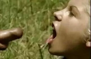 XXX الرجال موقع سكسي المجاني لينة قبلة لعق الفتاة قدم