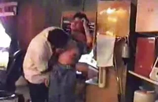XXX تم اغتصاب طالب شاب في سكسي خليجي مجاني عربة